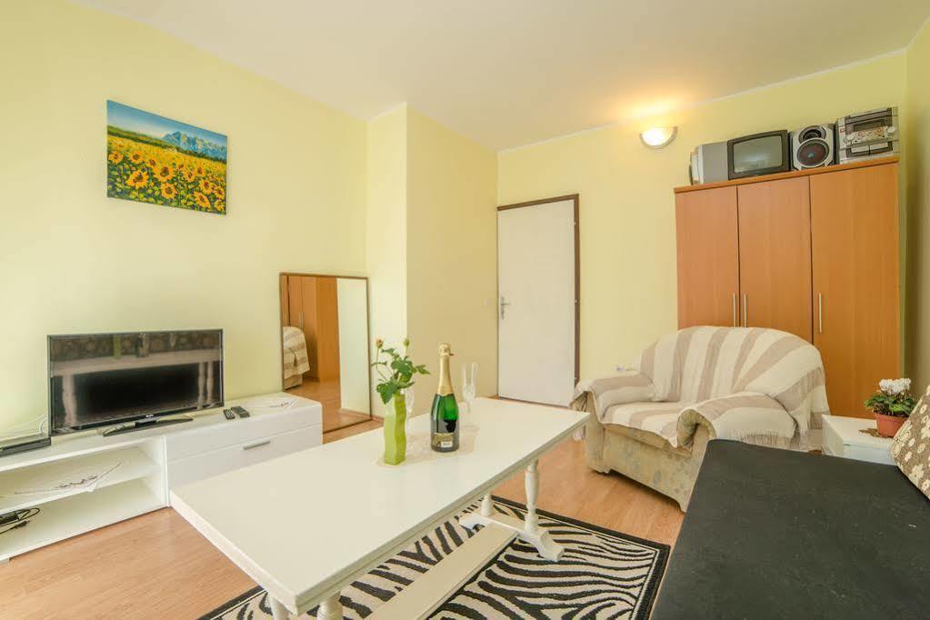 Apartments Betty Borik Rovinj Buitenkant foto